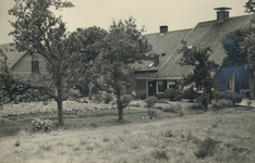 126013 Gezicht op boerderij Slangenrode (Lageweide 12) te Utrecht.N.B. Het adres is ca. 1950 gewijzigd in Lageweide 22.
